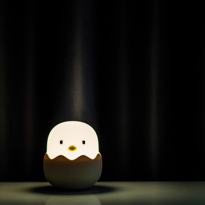 蛋壳鸡小夜灯USB充电卧室硅胶拍拍灯不倒翁卡通鸡蛋儿童led台灯
